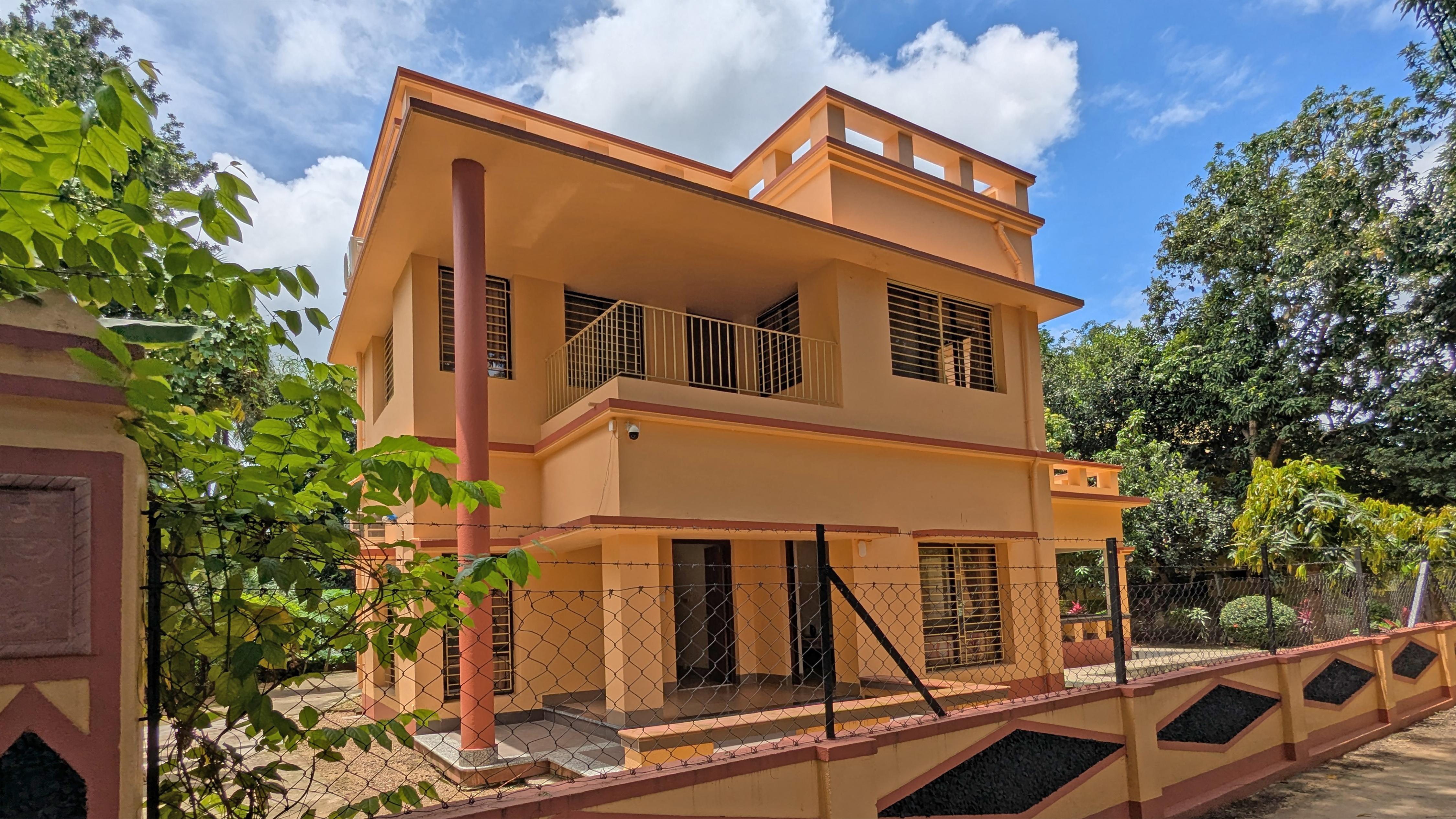 Chateau Shanti - Homestay in an Artists House