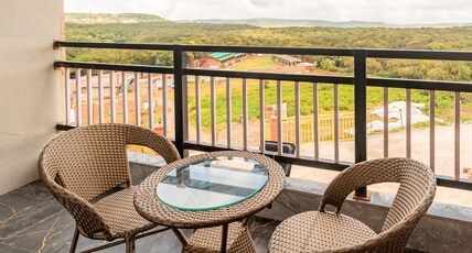 Forest Arch Resort Room Type - King room with balcony