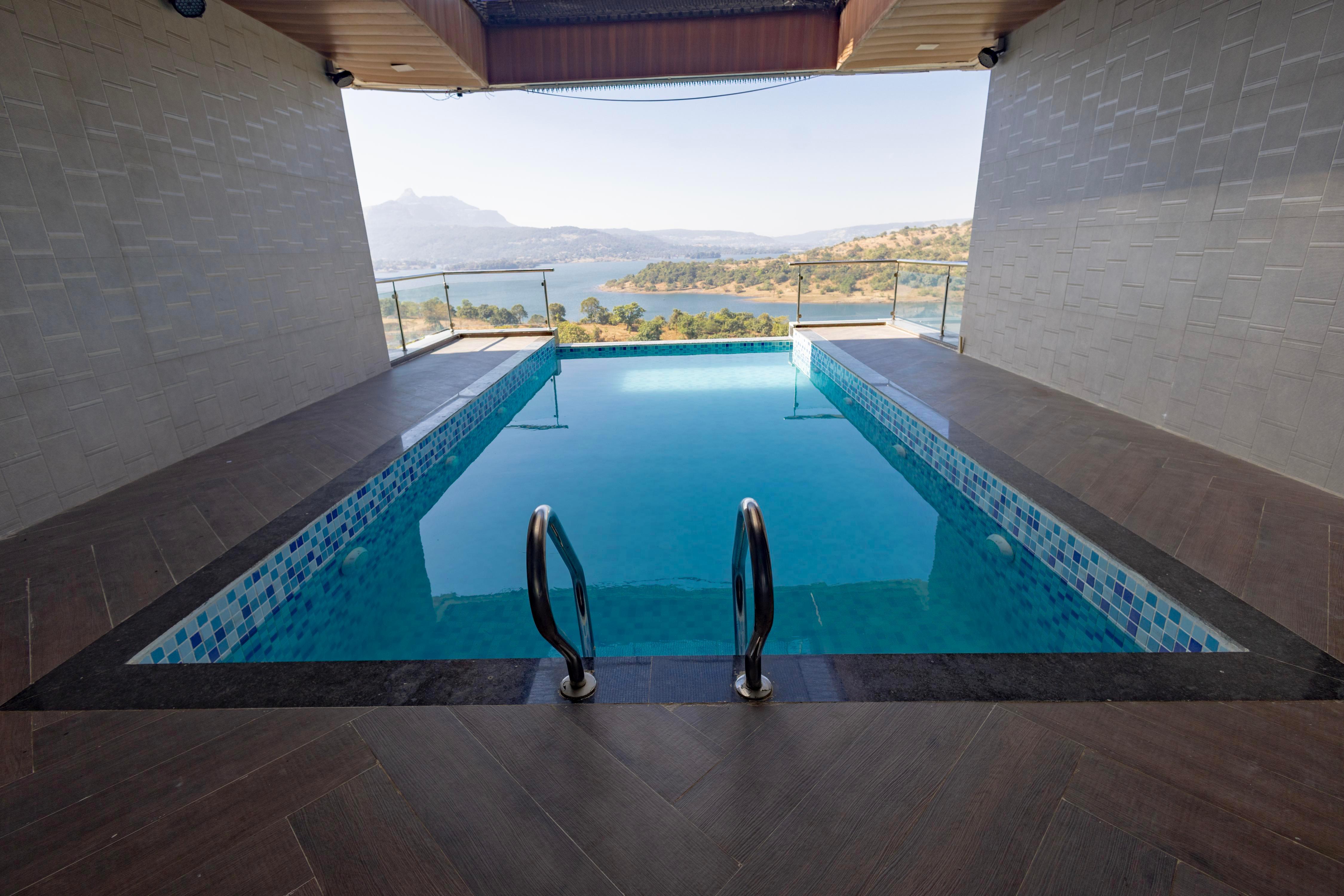 5BHK Waterfront Villa with Infinity pool & Indoor games - Tap to explore photos