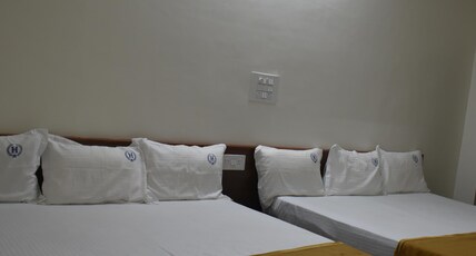 Vybhava Deluxe Boading & Lodging Room Type - Six Bed Deluxe Room (Non AC)