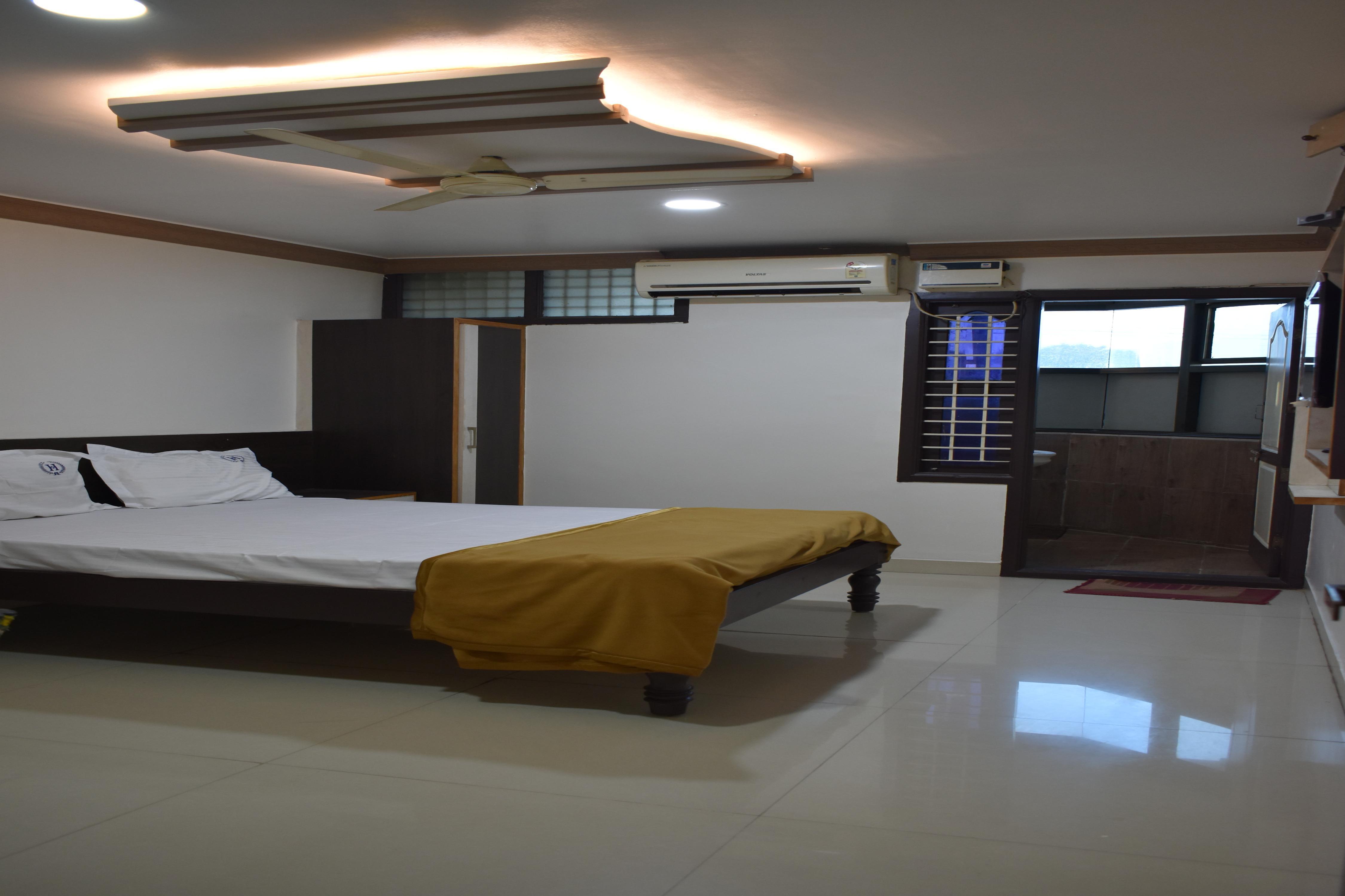 Vybhava Deluxe Boading & Lodging Room Type - Double Deluxe Room (Non AC)