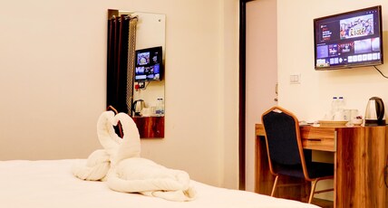 Meadowlark Room Type - Premium Room with King Bed and Balcony