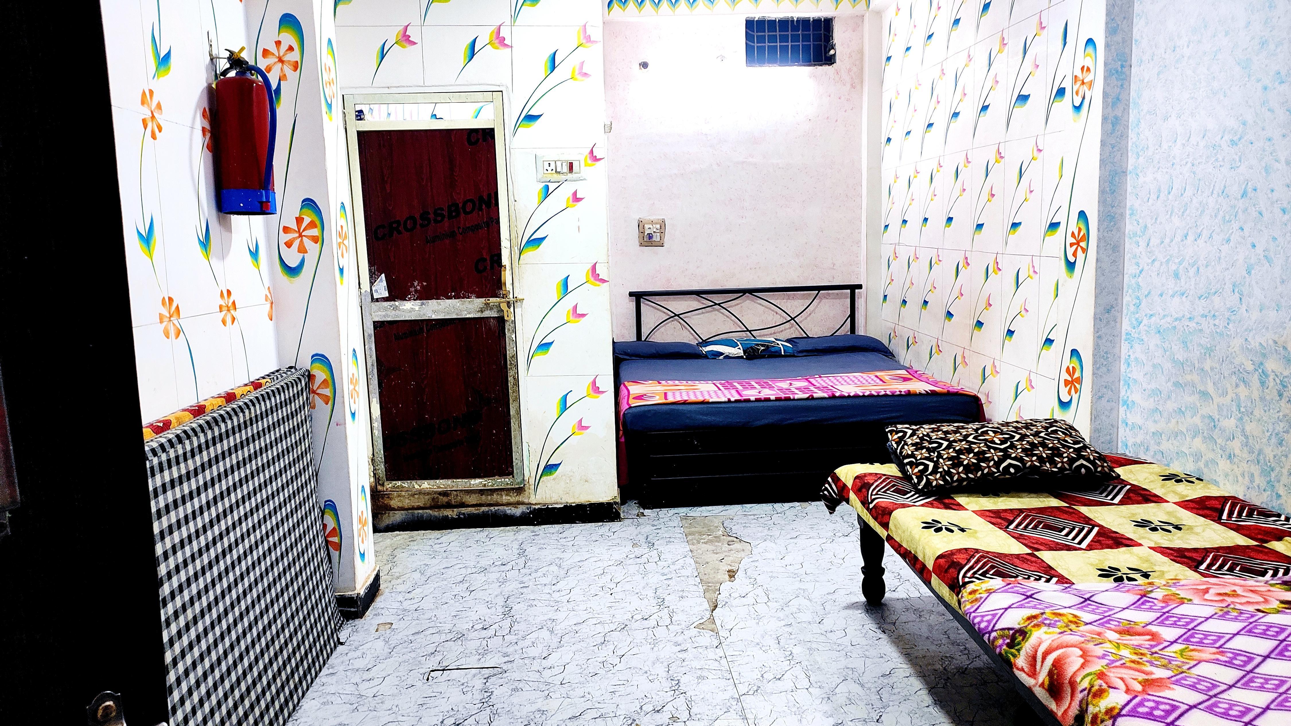 Jai Narsingh Guest House - Tap to explore photos