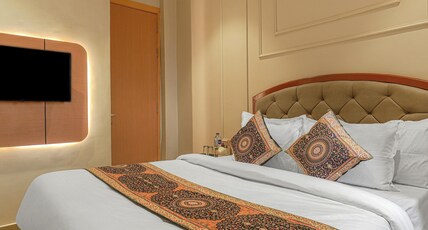 Hotel Sign Inn - Few Steps from Golden Temple Room Type - Deluxe Queen Bed Room With City View