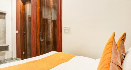SOLARIS RETREAT BY THE ARROW LAXMI NAGAR Room Type - Luxury Room by The Arrow SOLARIS RETREAT BY THE ARROW LAXMI NAGAR Room Type - Luxury Room by The Arrow