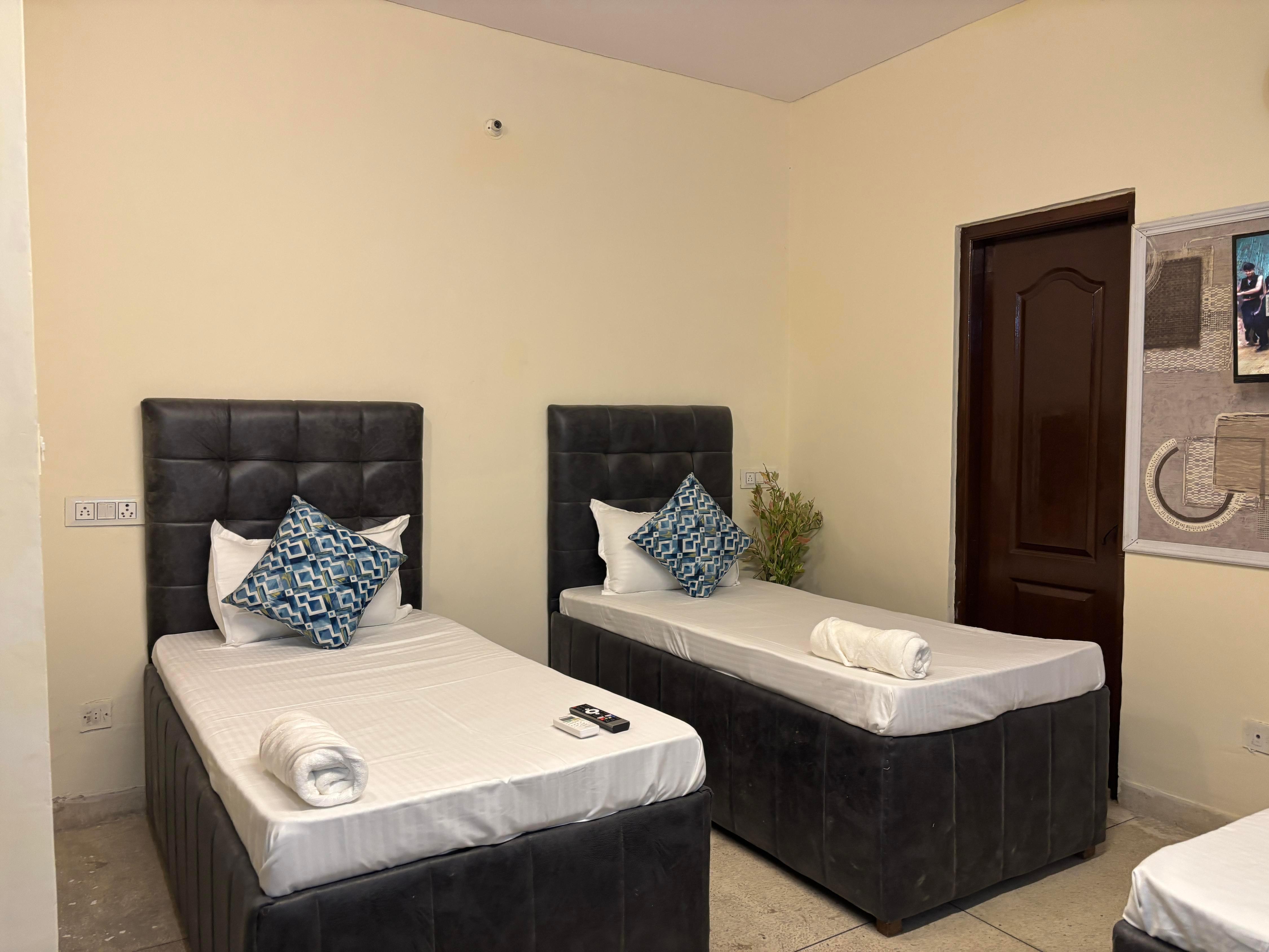 Hotel Fortune Home Ansal - Tap to explore photos