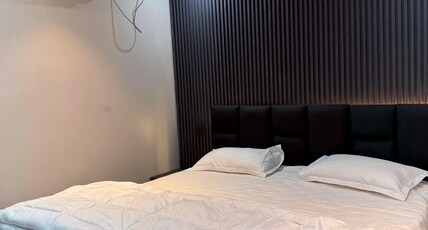 BALKRISHNA IMPERIAL HOTEL & BANQUET Room Type - Deluxe Room