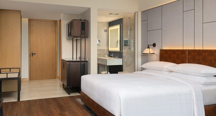 Four Points By Sheraton, Mall Road, Amritsar Room Type - Deluxe, Guest Room, 1 King, City View
