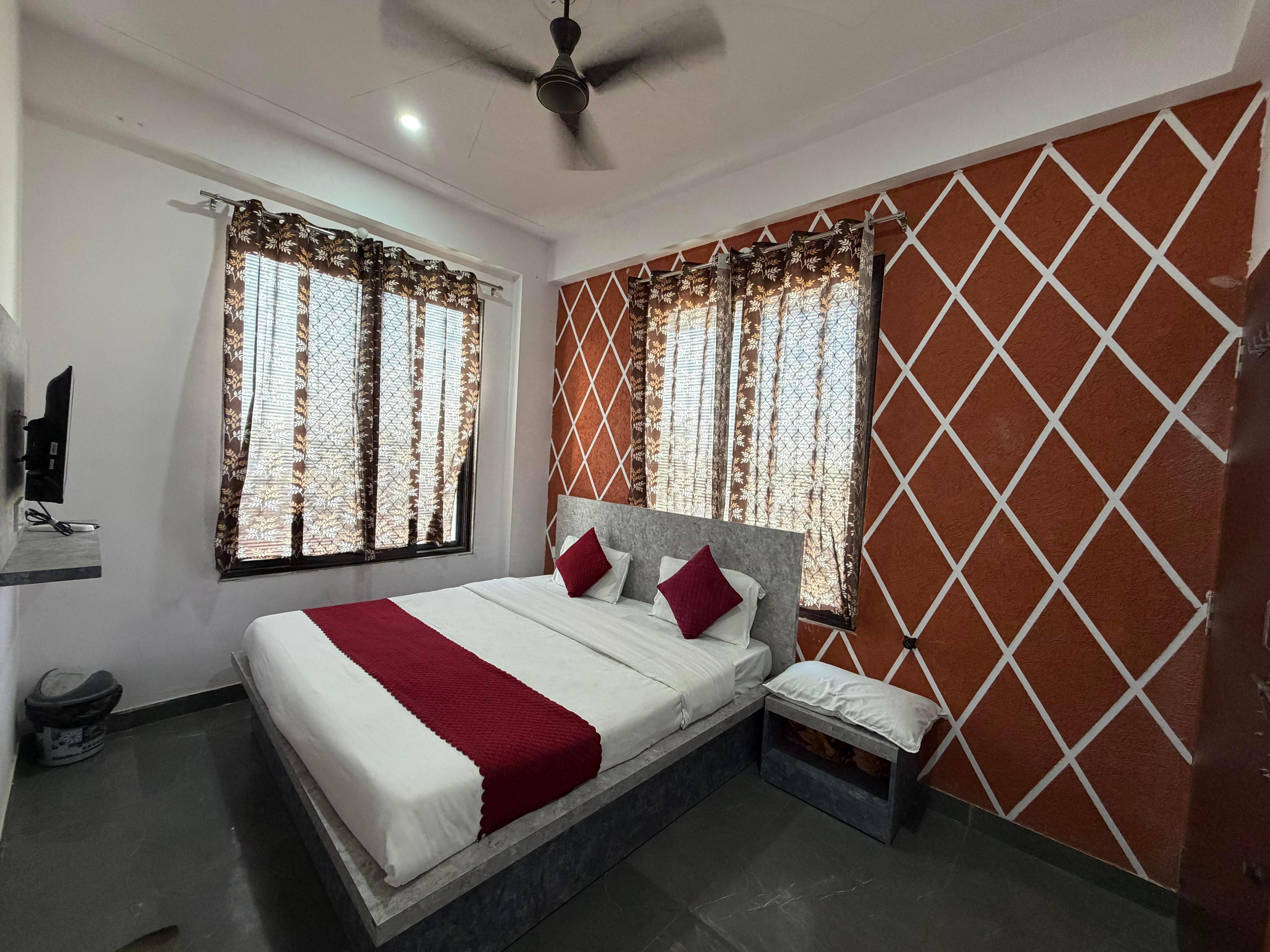 Hotel Shiv Geeta Room Type - Ac Deluxe Room