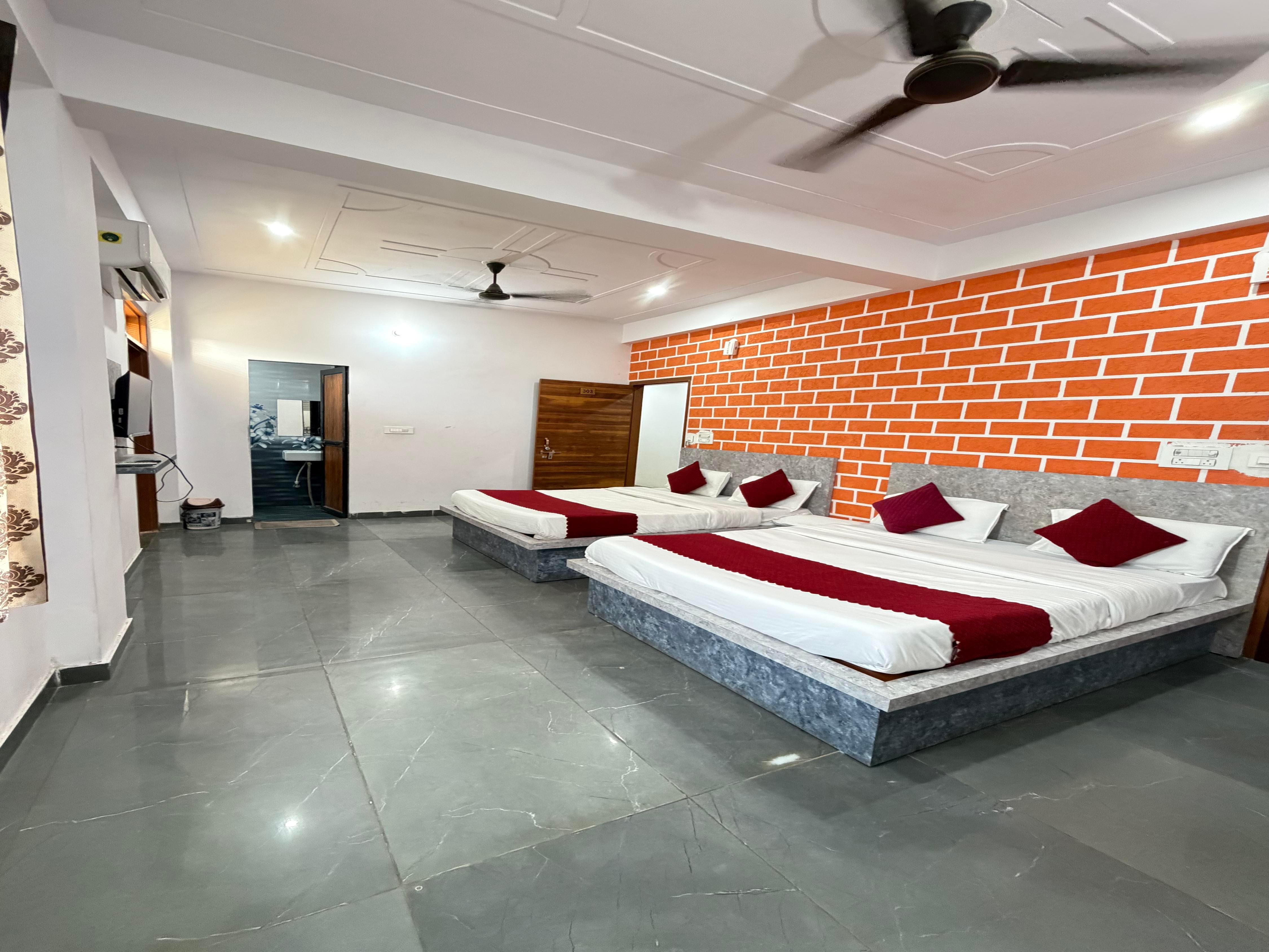 Hotel Shiv Geeta - Tap to explore photos