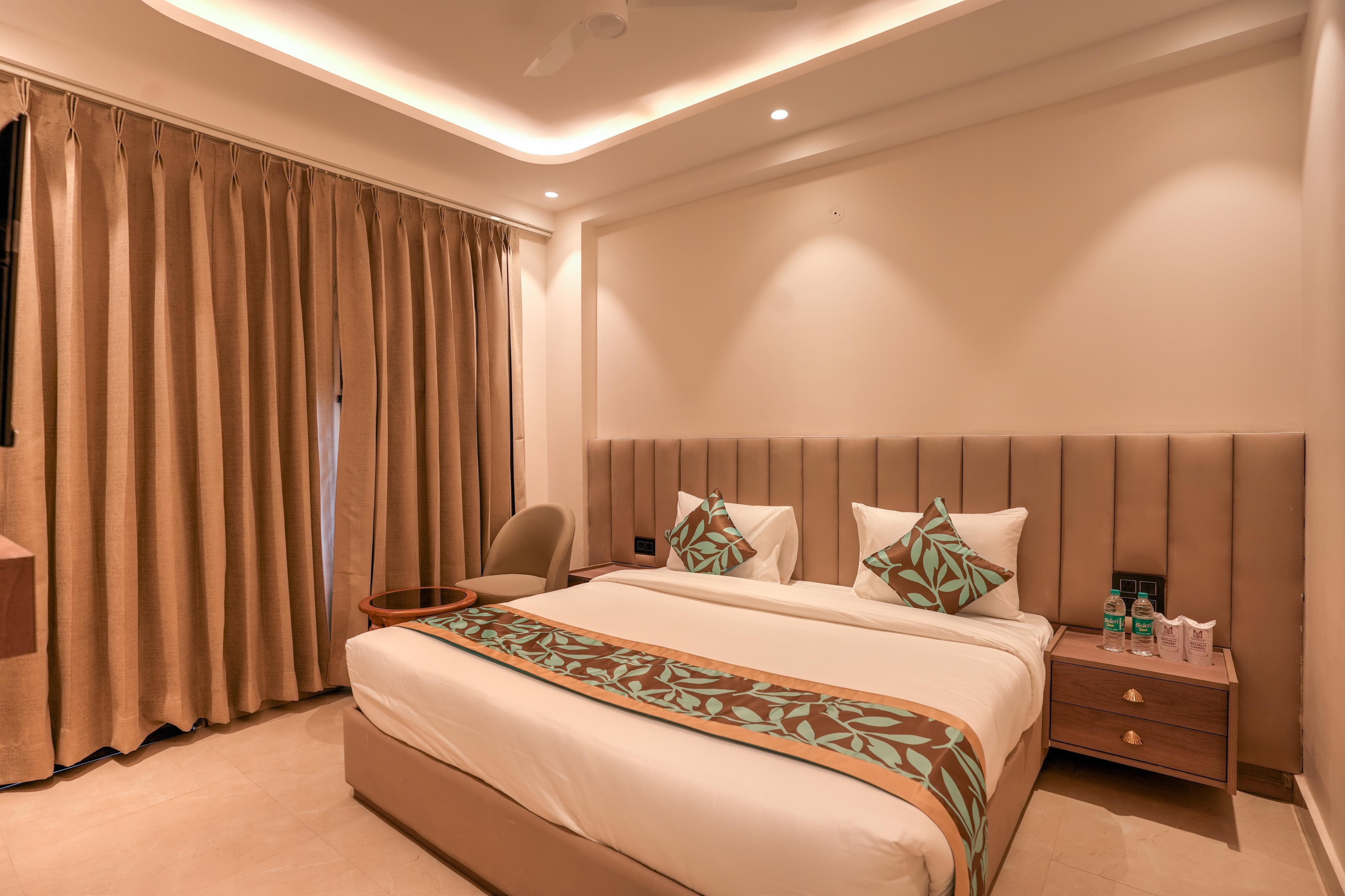 Madhuram Inn Room Type - Executive Room with Balcony Madhuram Inn Room Type - Executive Room with Balcony