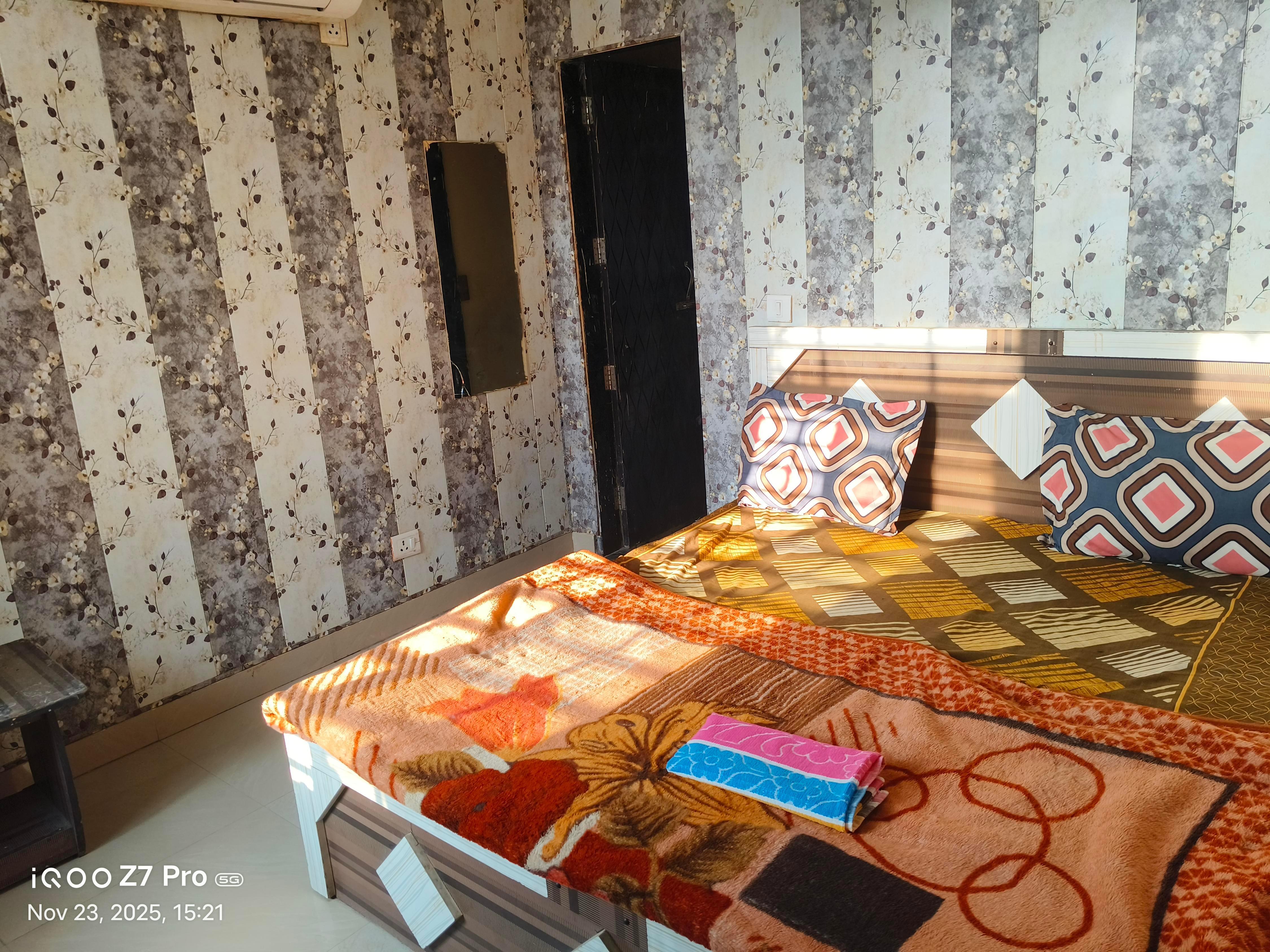 Keshav Dham Ashram Near Prem Mandir