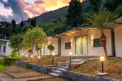 Traverse Riverside Rishikesh