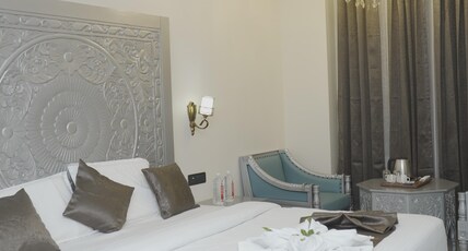 Hotel shringar mahal Room Type - Triple President Room