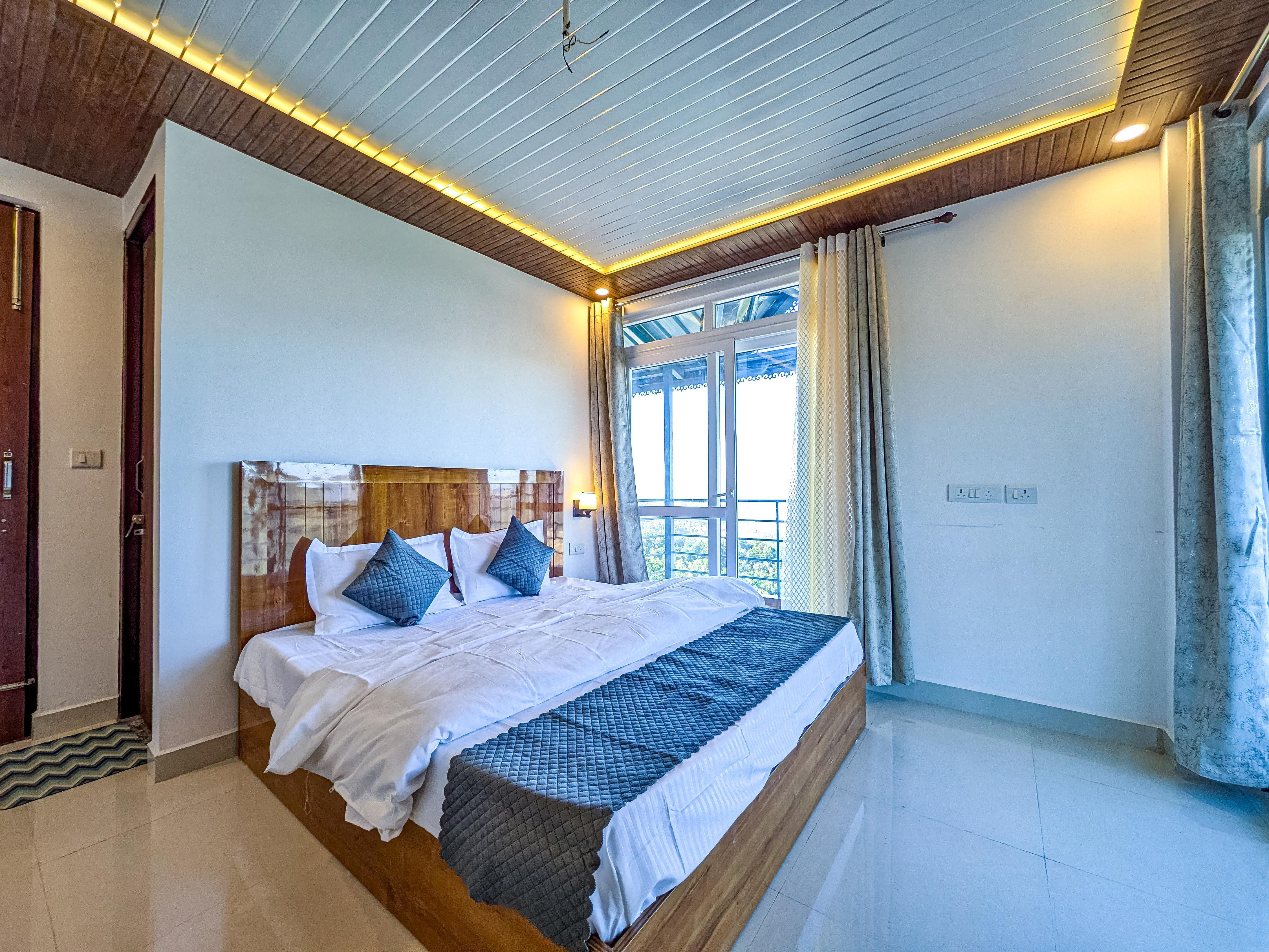 Petal Peak Retreat 6BR Homestay by Homeyhuts