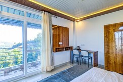 Petal Peak Retreat 2BR-FF Homestay by Homeyhuts