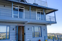 Petal Peak Retreat 1BR FF Homestay by HomeyHuts 2