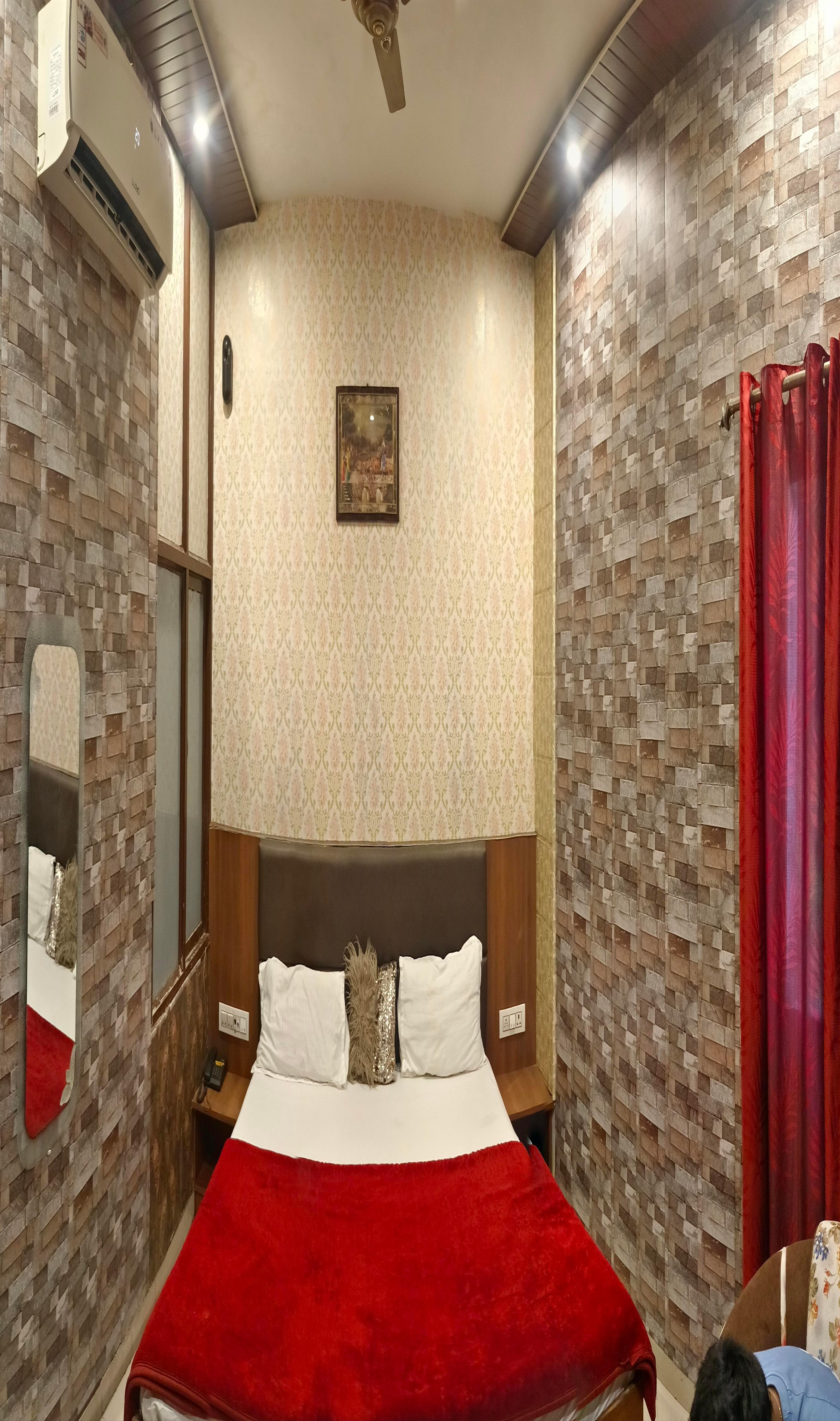 Holiday.inn PG Varanasi - Tap to explore photos