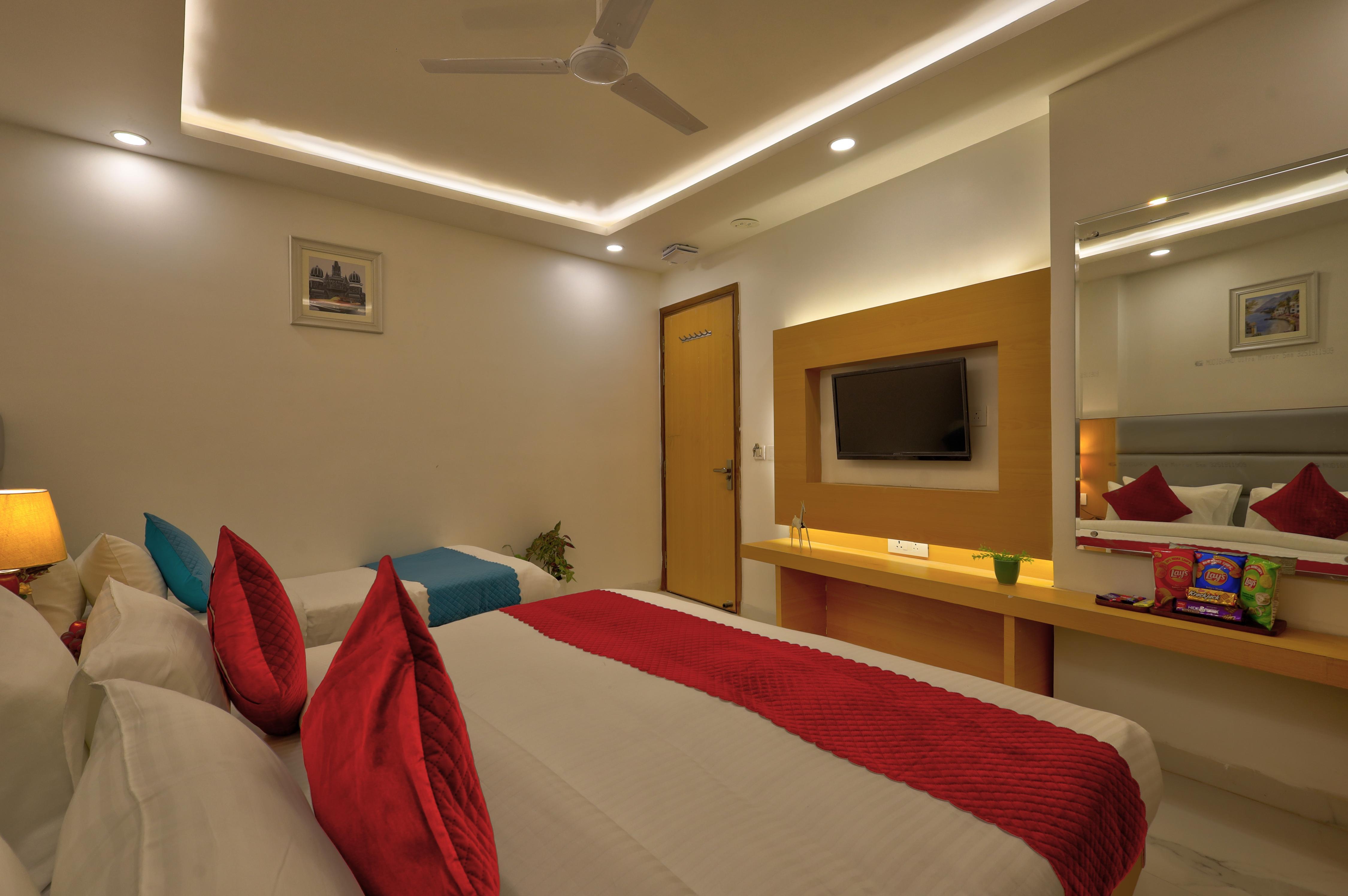 New King Right in the Center of Main Bazar Pahar Ganj Room Type - Luxury Triple Room