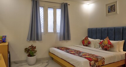 New King Right in the Center of Main Bazar Pahar Ganj Room Type - Super Deluxe Room