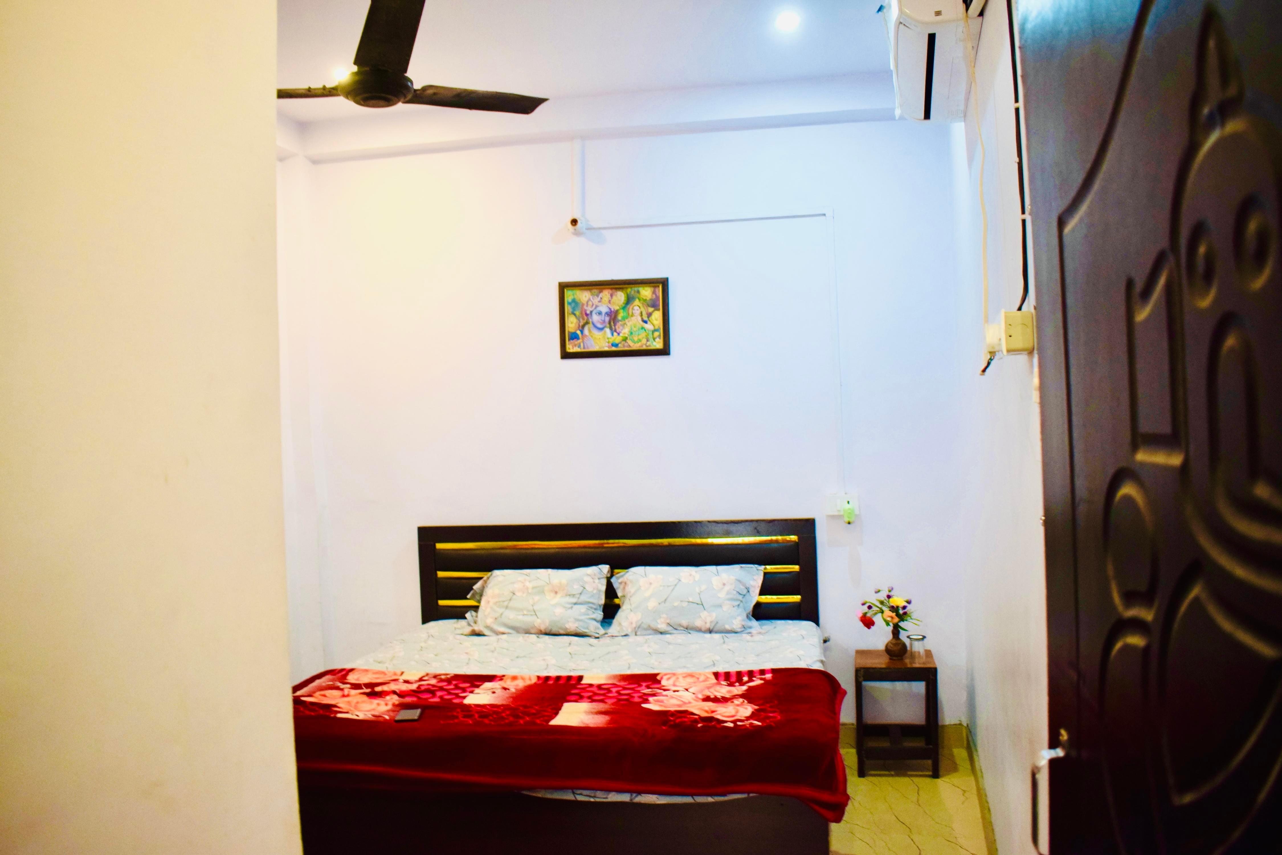Radha Krishna Paying Guest House Room Type - 103