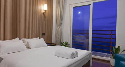 The Emili Schenkl House Kurseong Room Type - Deluxe view with Balcony (mahananda) The Emili Schenkl House Kurseong Room Type - Deluxe view with Balcony (mahananda)