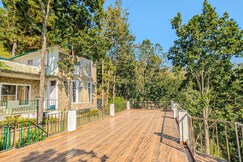 Woodscape Villa 2BHK with shared pool in Lansdowne by Homeyhuts