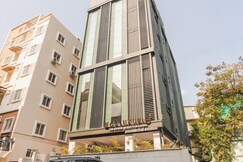 CS Luxurio Presidential Studios