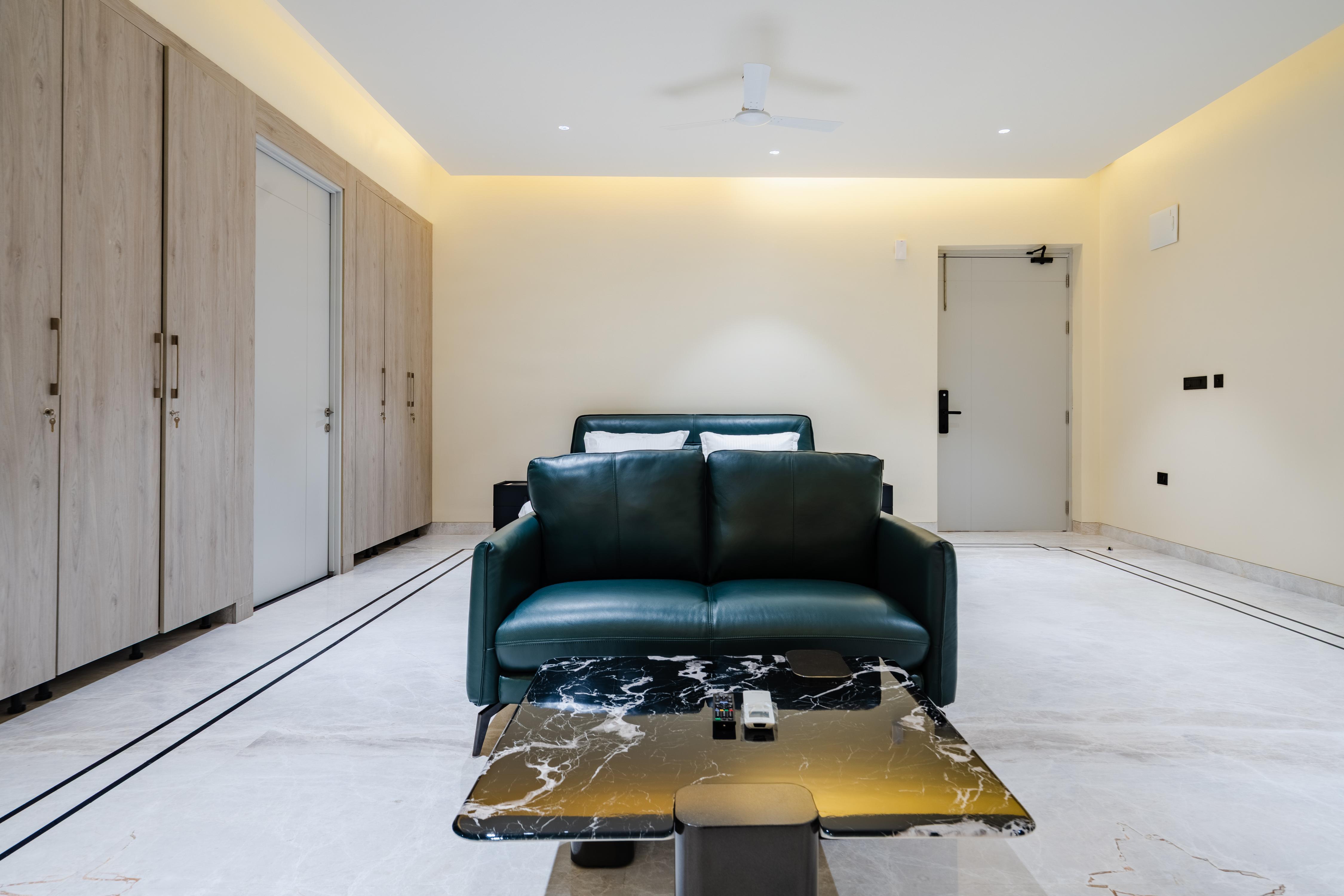 CS Luxurio Presidential Studios - Tap to explore photos