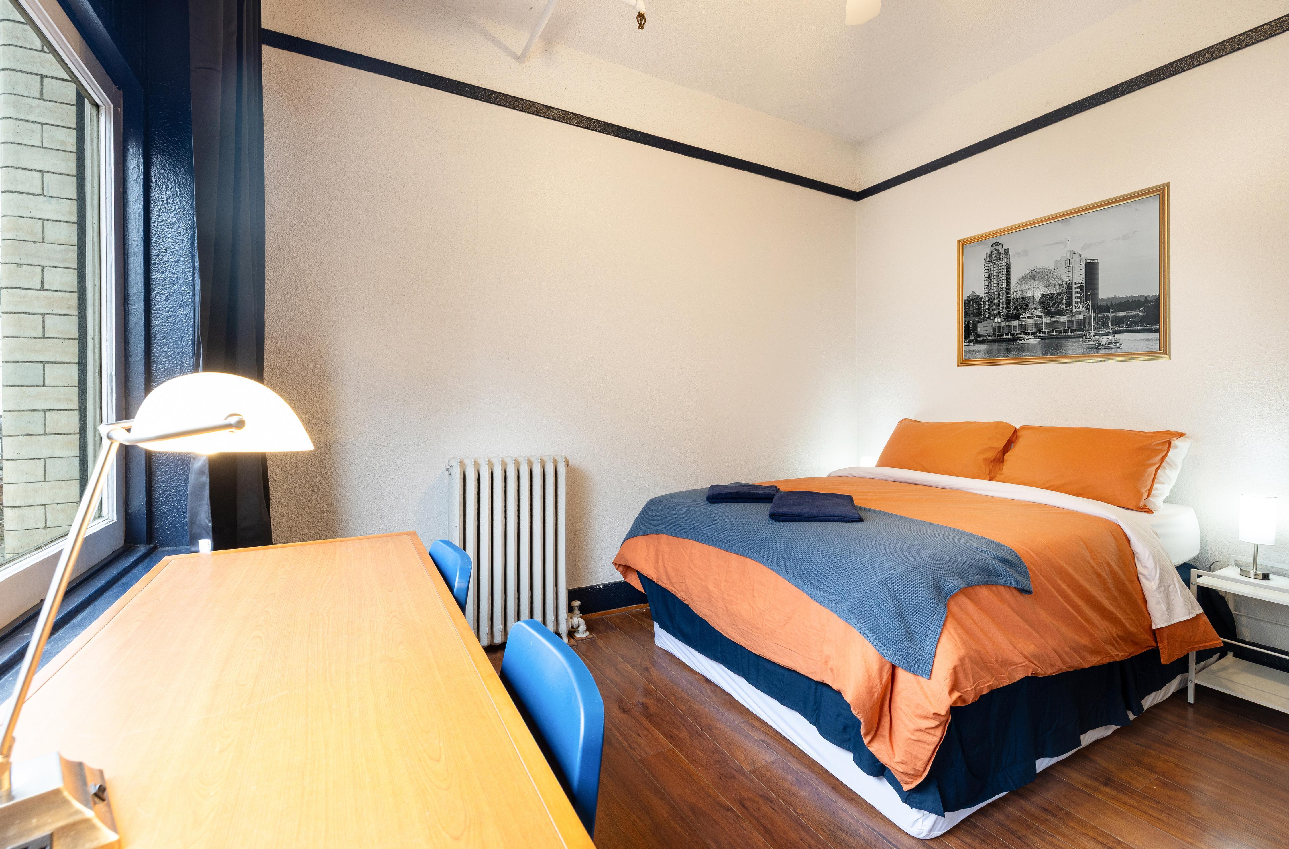 The Guesthouse Vancouver Downtown - Tap to explore photos