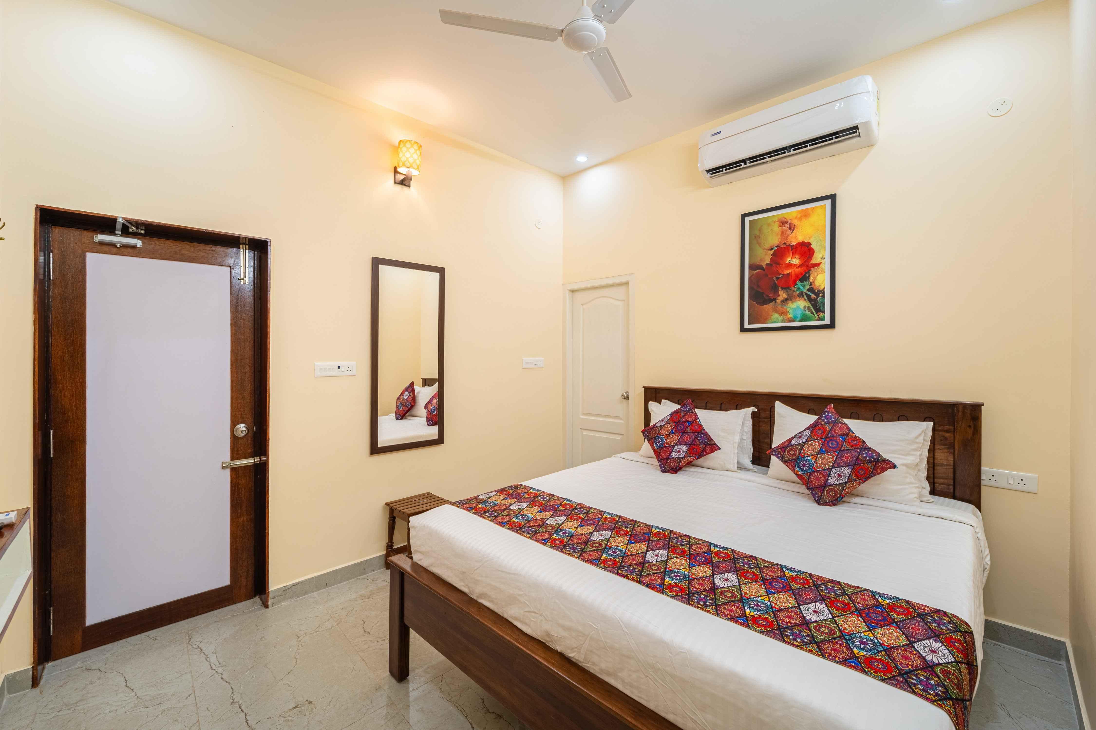 De Charm 10 Min drive from White Town Room Type - 1 BHK Family Residence