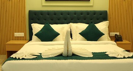 MAAN PALACE Room Type - Deluxe Room