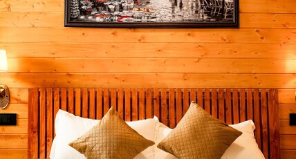 THE BrownStone Room Type - Dreamy Chalet Stay Featuring Private Jacuzzi