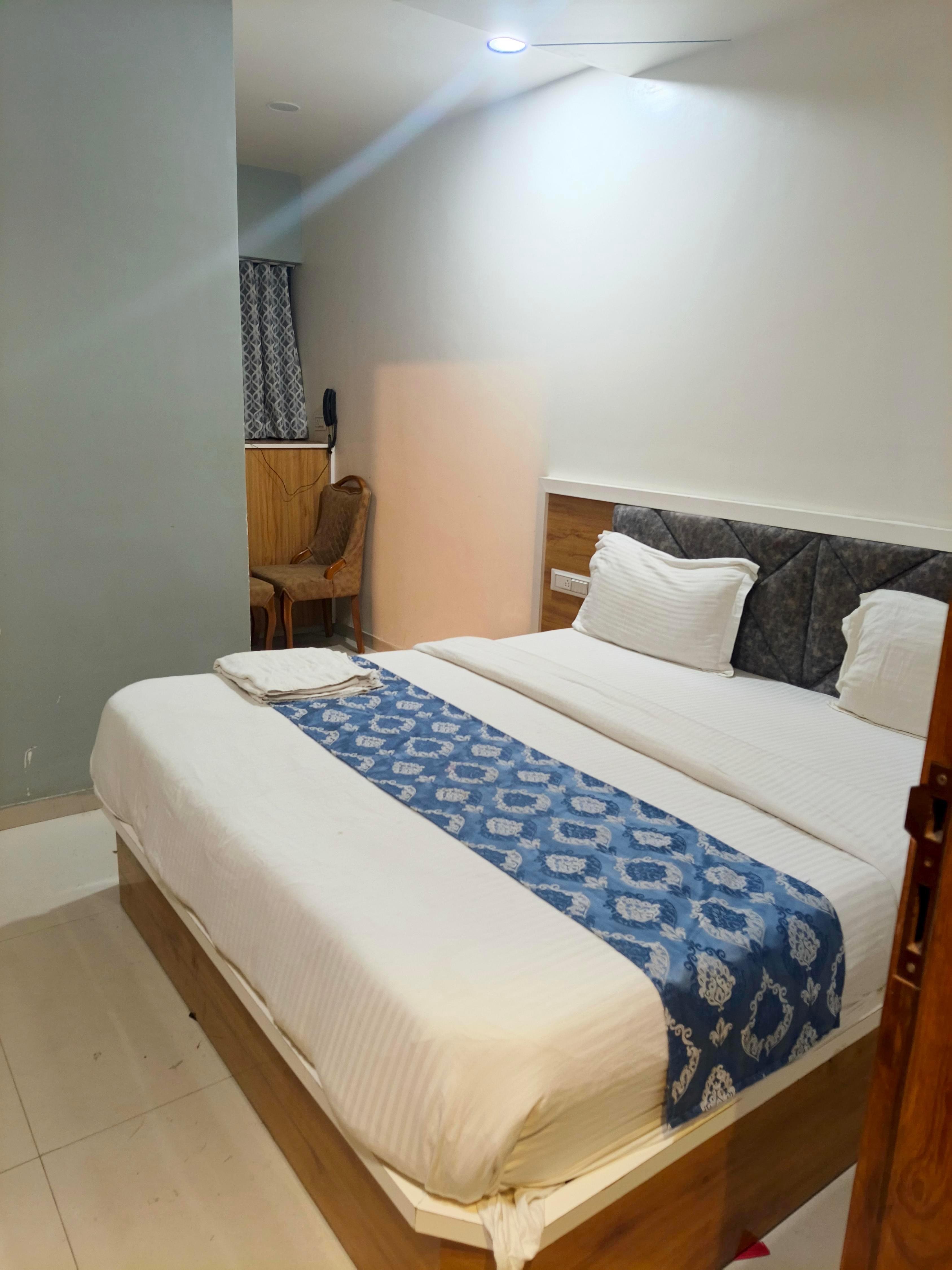 Hotel Dev Palace Naroda - Tap to explore photos