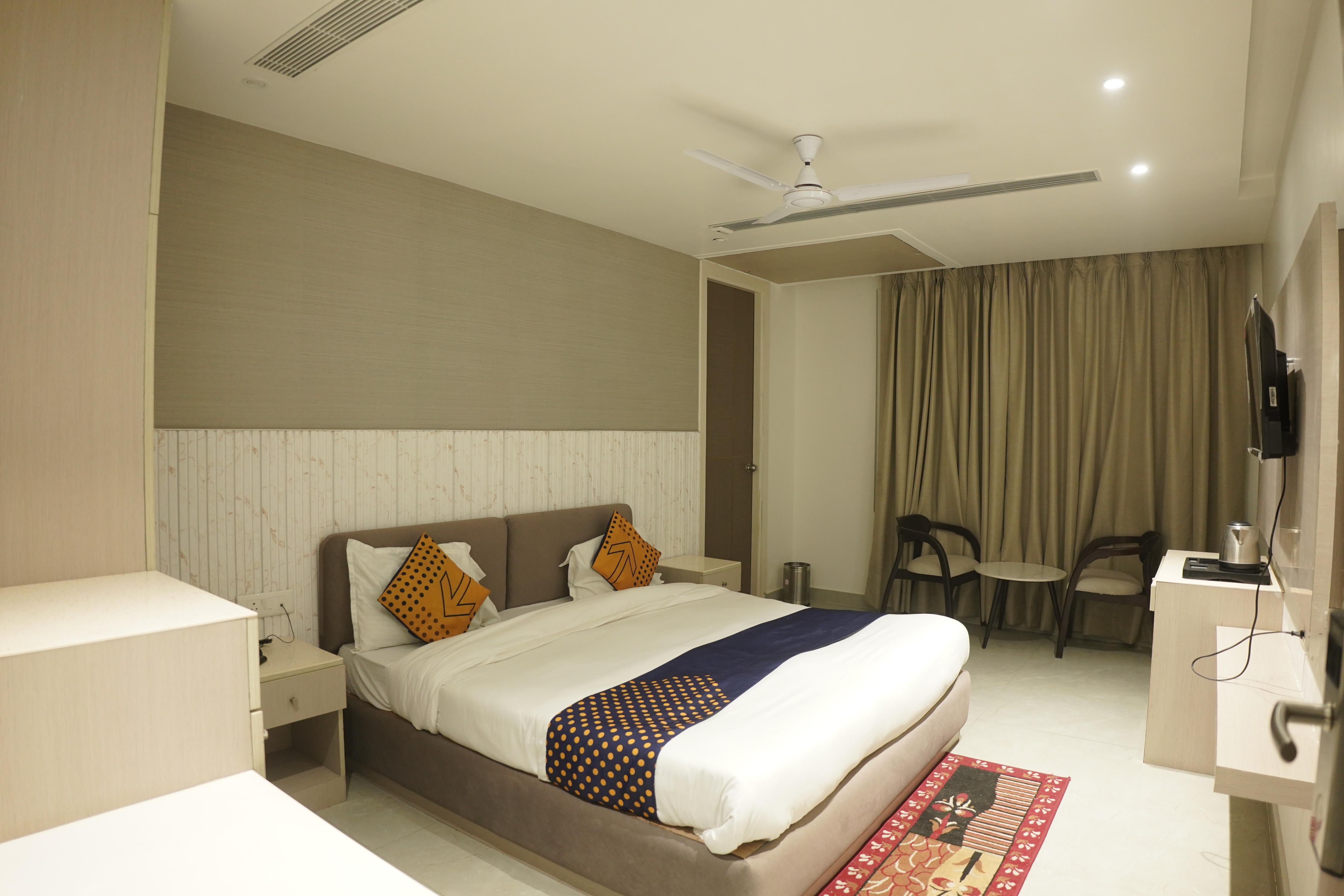 HOTEL TIARAA COMFORT IN Room Type - Super Deluxe King Bed with Balcony