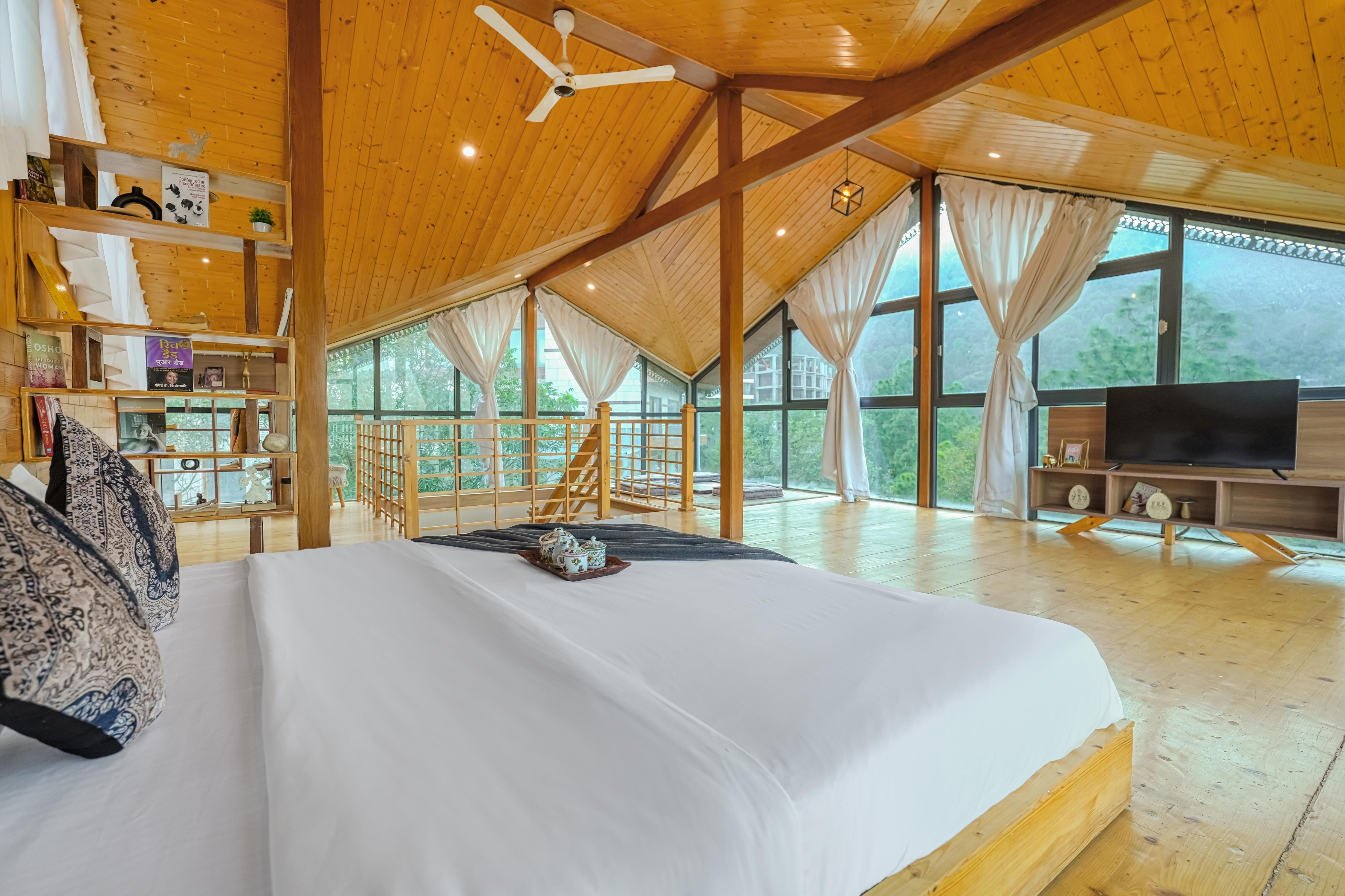 The Aura Room Type - Tragopan Luxury Wooden Duplex