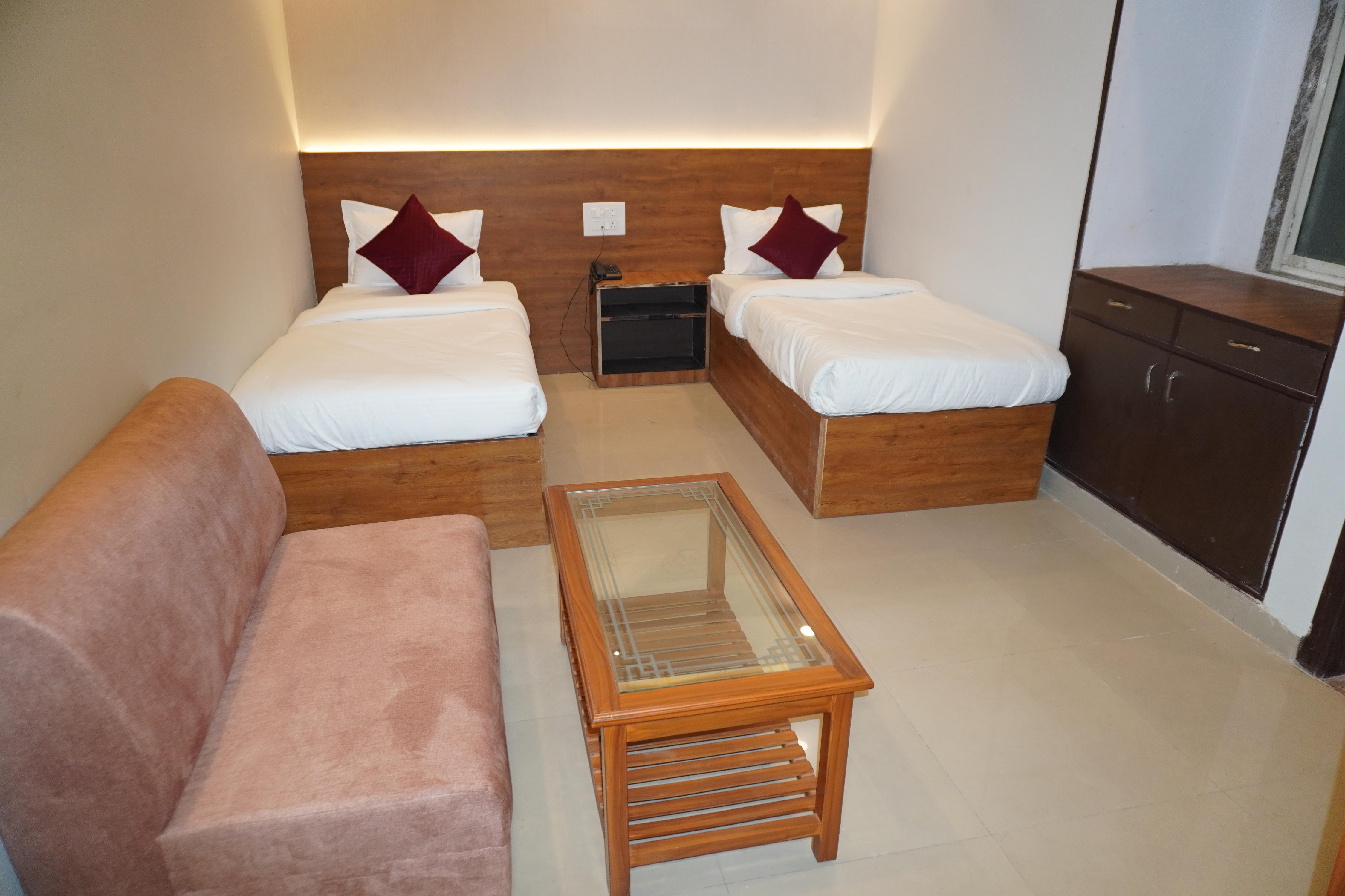 HOTEL GARVIT Room Type - Deluxe Twin Room