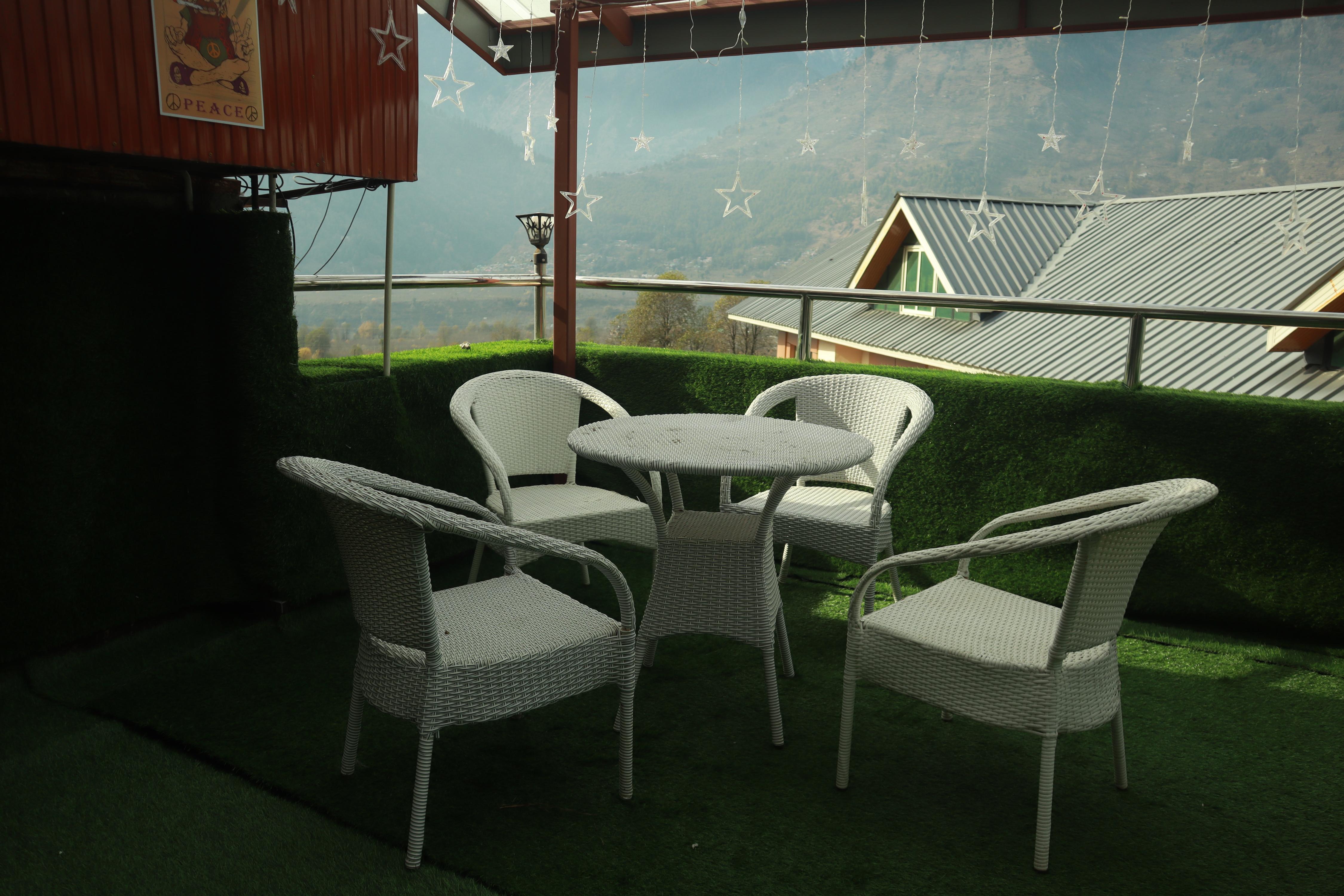 wakeupcallview - Tap to explore photos