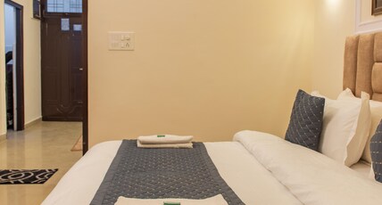 La Kailasha Residency by Da Alohas- Tapovan. Room Type - 2BHK Tapovan Retreat | Parking + Lift I Da Alohas