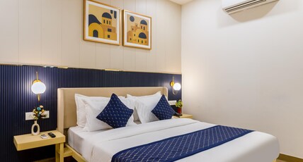 The PratiQ Neo - Meera Bagh Room Type - Cosy Q with Smart TV