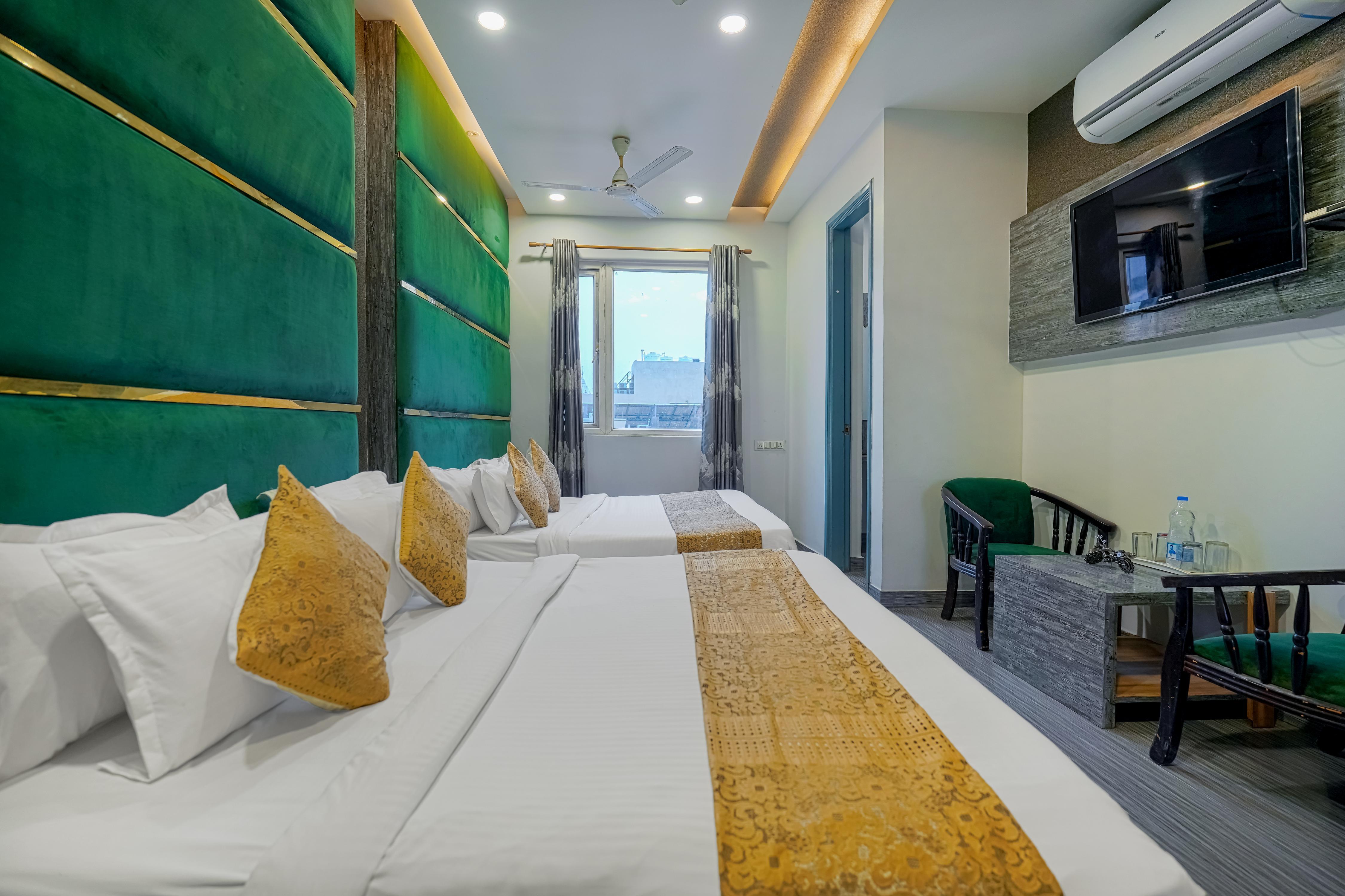 Hotel Kashmir Inn 2 Min walk from Golden Temple Room Type - Family Four Bed Room