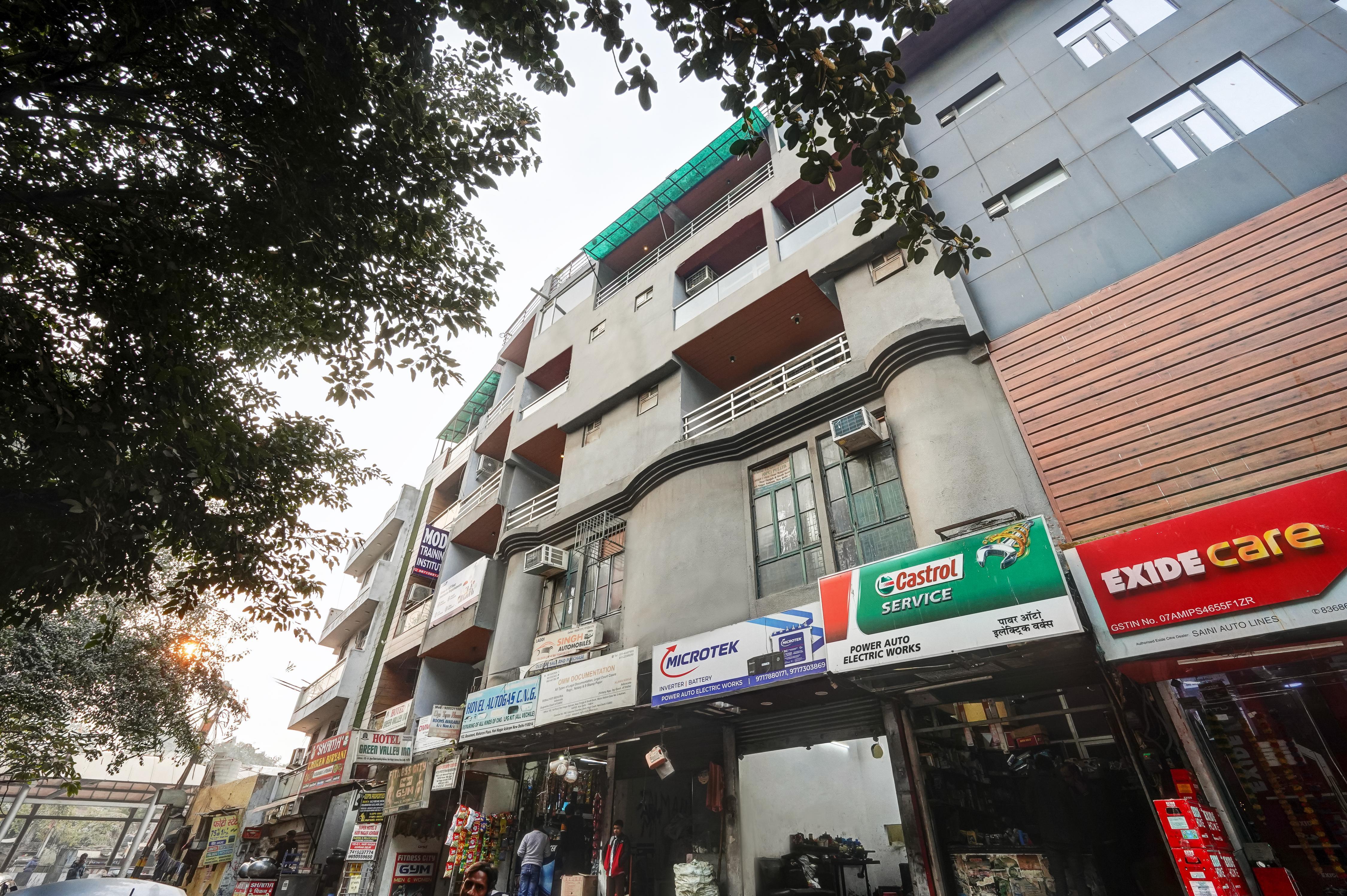 Hotel Twamev Near Nizamuddin Railway Station - Tap to explore photos