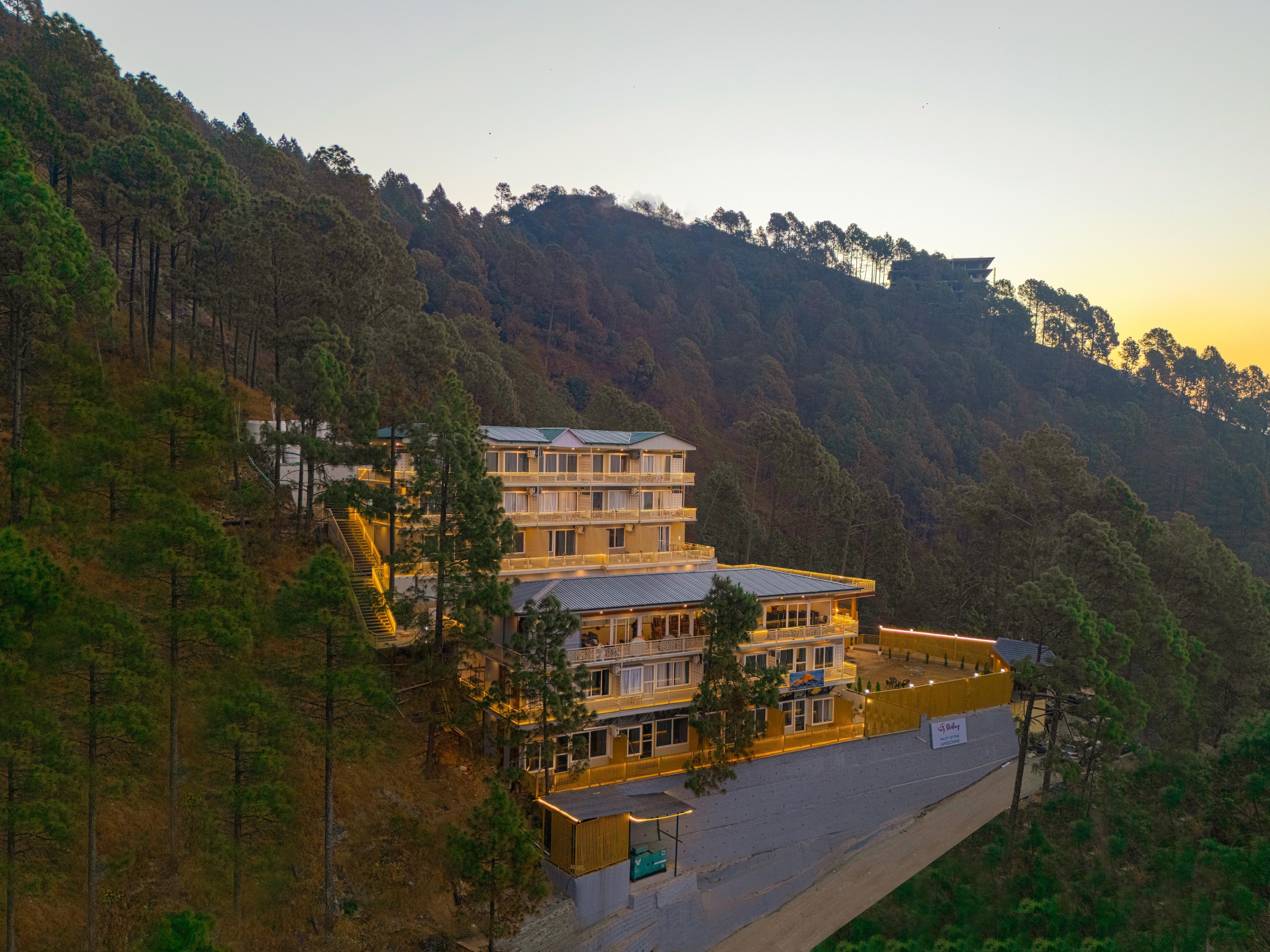 Sterling Valley of Pine Lansdowne