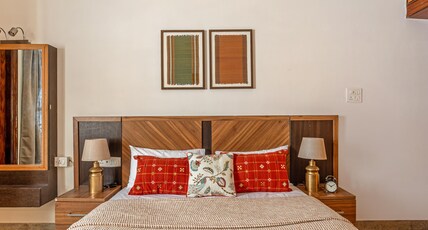 Sliceinn Kavana, Wilson Garden Room Type - Master Bedroom with attach bath and balcony 202