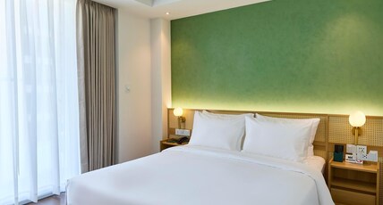 NiK Hotel Nguyen Trai Room Type - Deluxe Double Balcony City View NiK Hotel Nguyen Trai Room Type - Deluxe Double Balcony City View