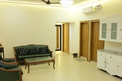 Family Ties I Entire 3-BHK Flat I 800 mtrs to Assi Ghat