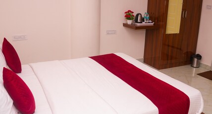 D D Luxury Inn Room Type - Standard Room with Balcony