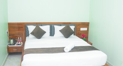 D D Luxury Inn Room Type - Standard Queen Room