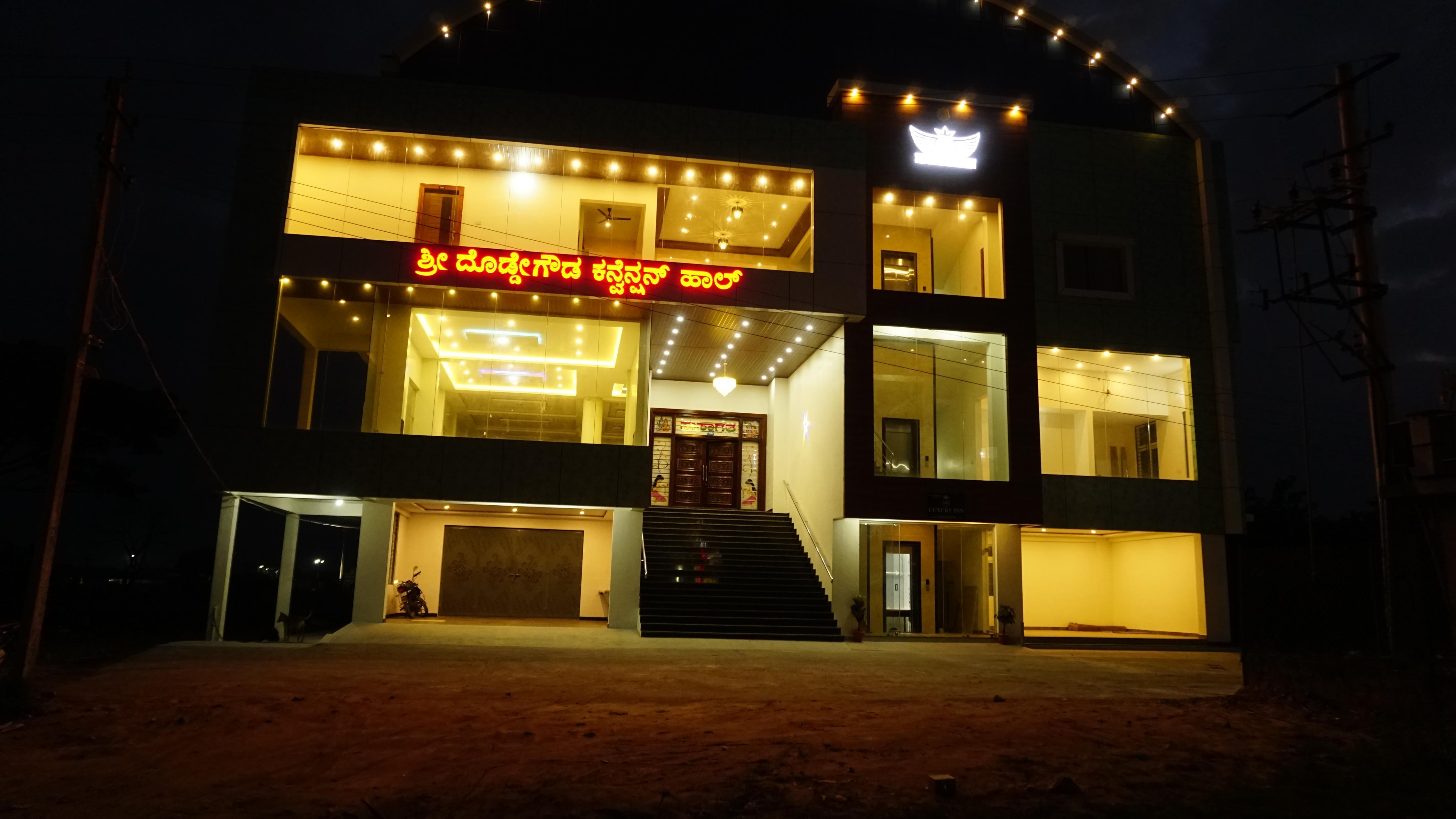 D D Luxury Inn - Tap to explore photos