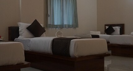 D D Luxury Inn Room Type - Standard Four Single Bed